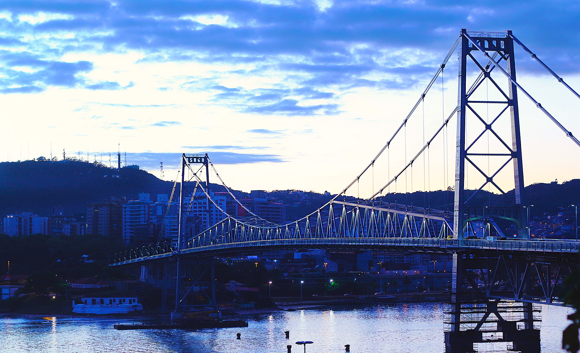 Herc&iacute;lio Luz Bridge at dusk in Florian&oacute;polis, Santa Catarina, Brazil